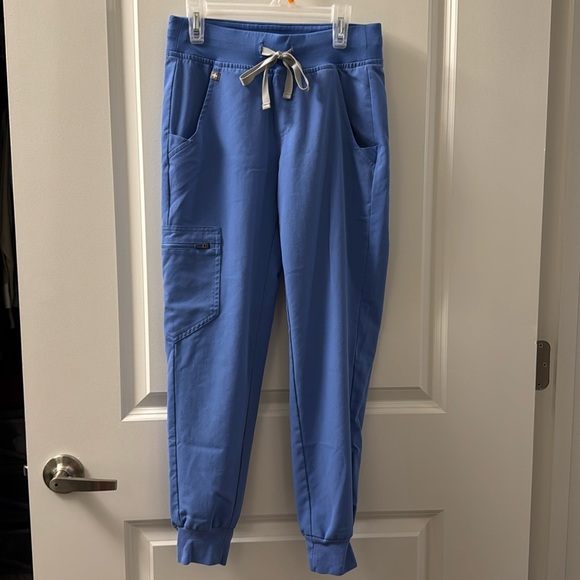 Figs scrub bottoms, 4 of them in total $25 each; price is listed for 4 in total. - Picture 2 of 10